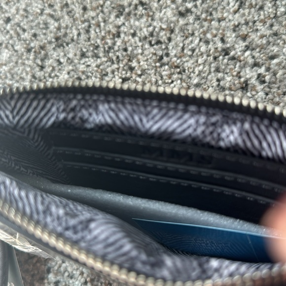 Wristlet, gray, 3 card slots, outer zipper - Picture 3 of 3